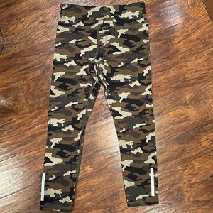 Zyia Green Camo Reflective Soft n Snug Leggings, size 6-8